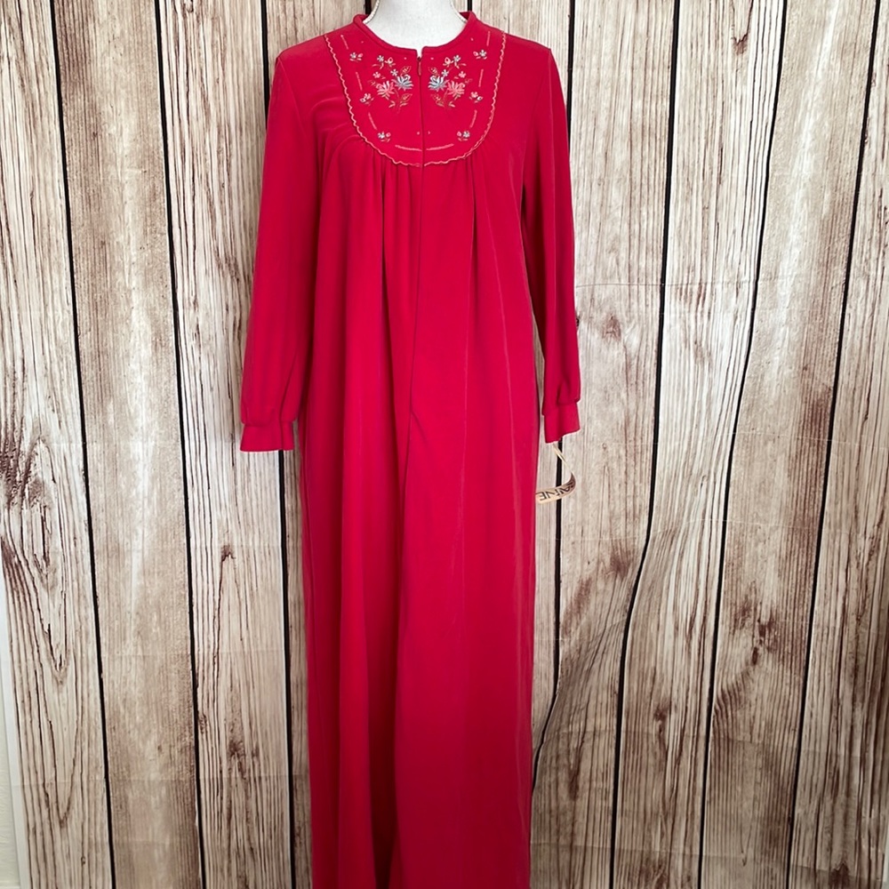 Lorraine Vintage Crimson Nightgown Bright Red w/Embroidery Floral Detailed Front - Picture 2 of 9